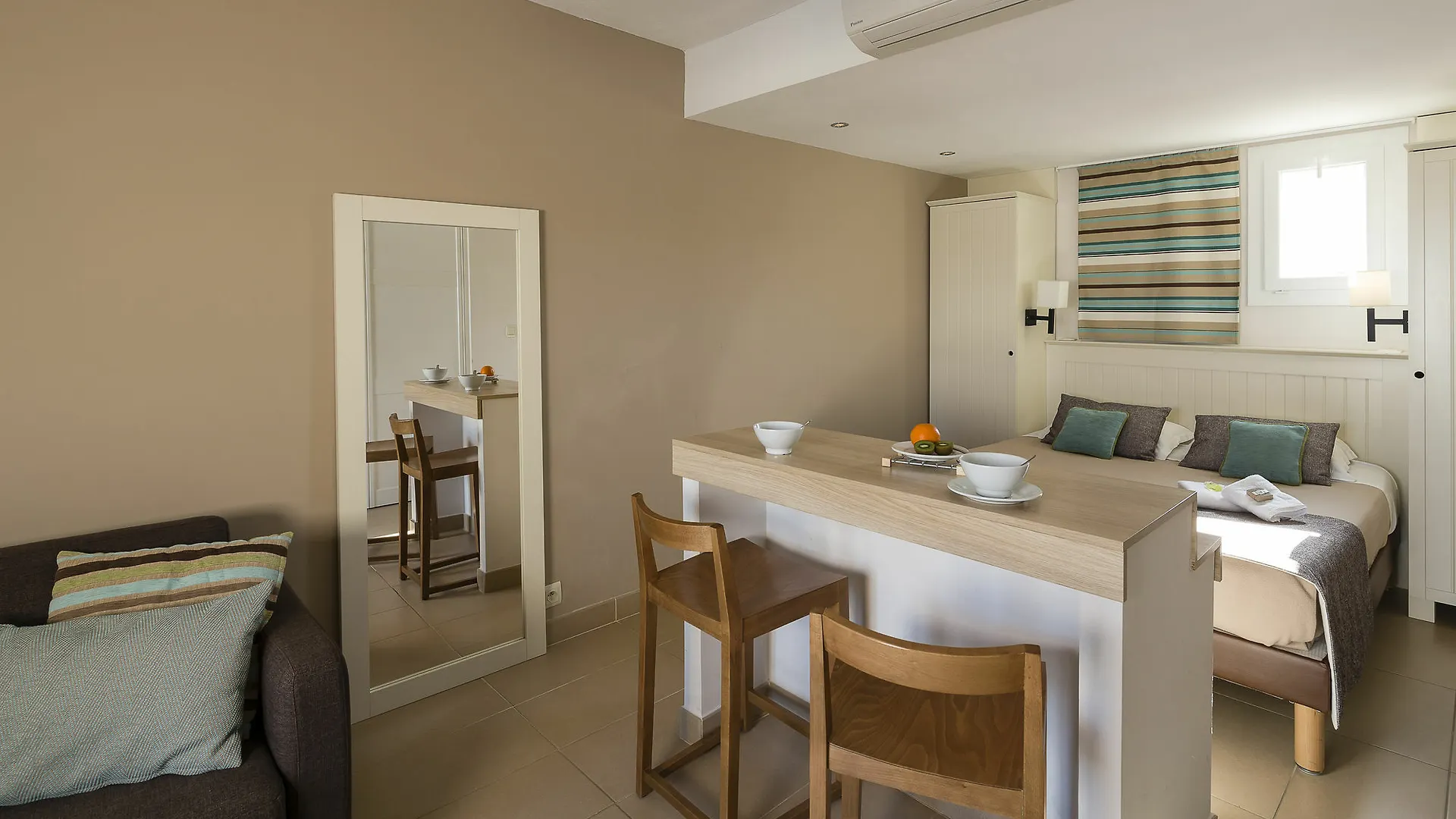 Appartements Helios سيكس-فور-لو-بلاج
